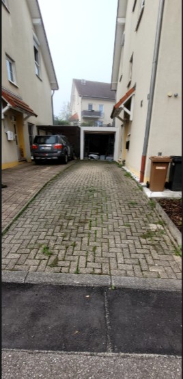 Pflaster vor der Reinigung – verschmutzt